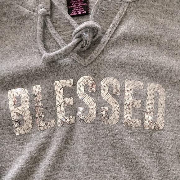 Violet and Ruby Maternity Hoodie - Picture 3 of 3